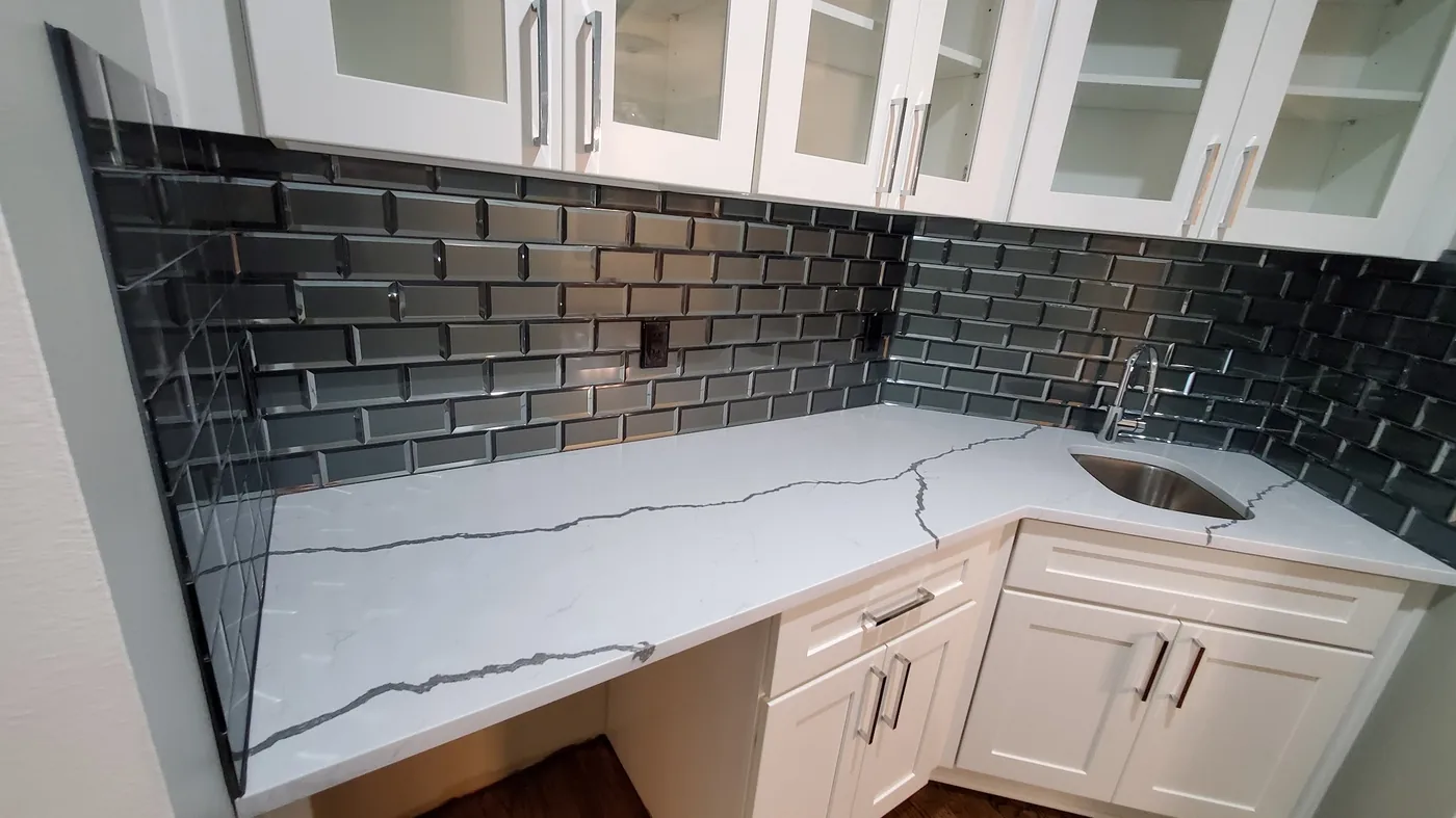 - project image Sink wall quartz countertop and glass backsplash detail in Redmond kitchen
