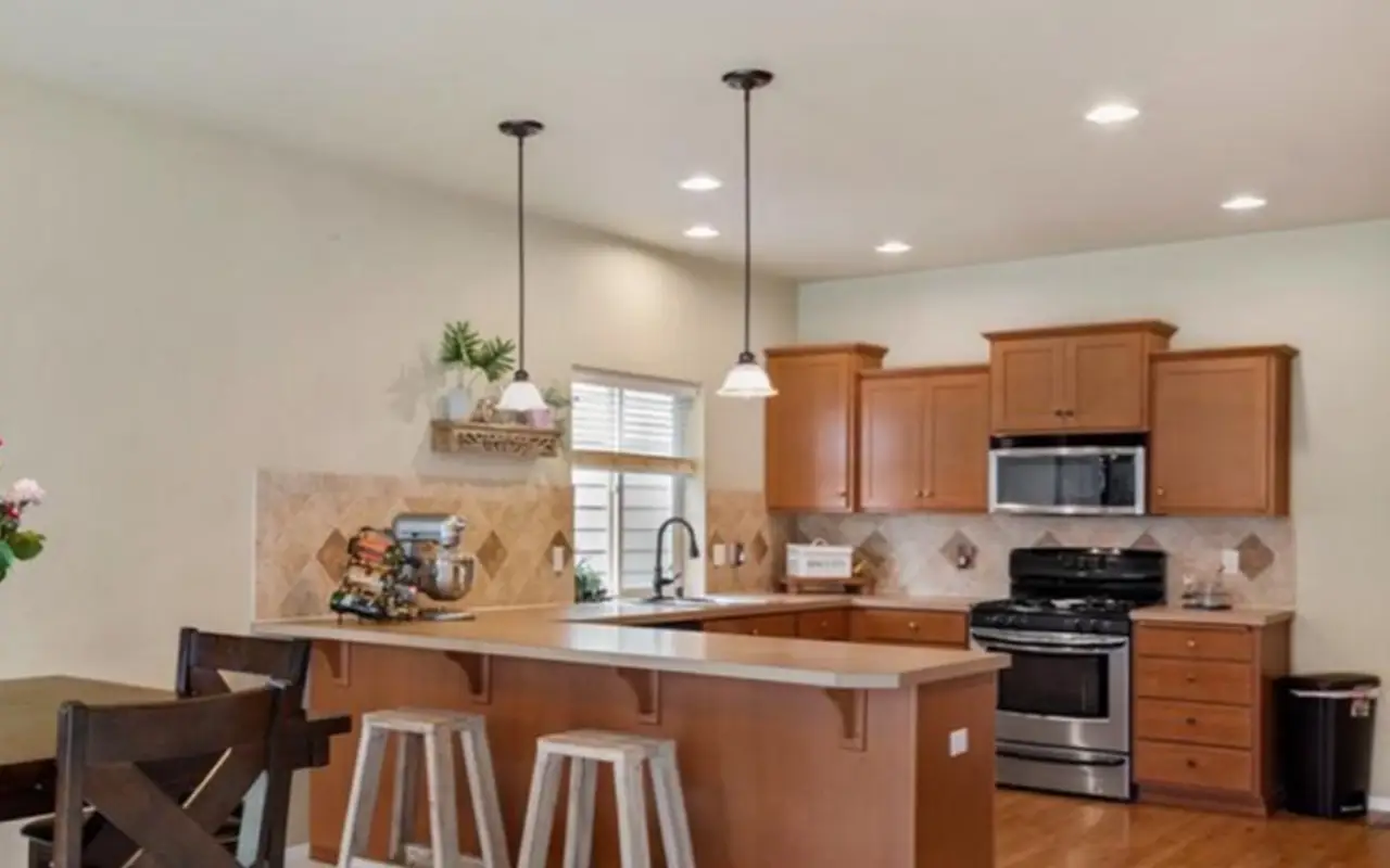 - project image Kitchen before full home renovation