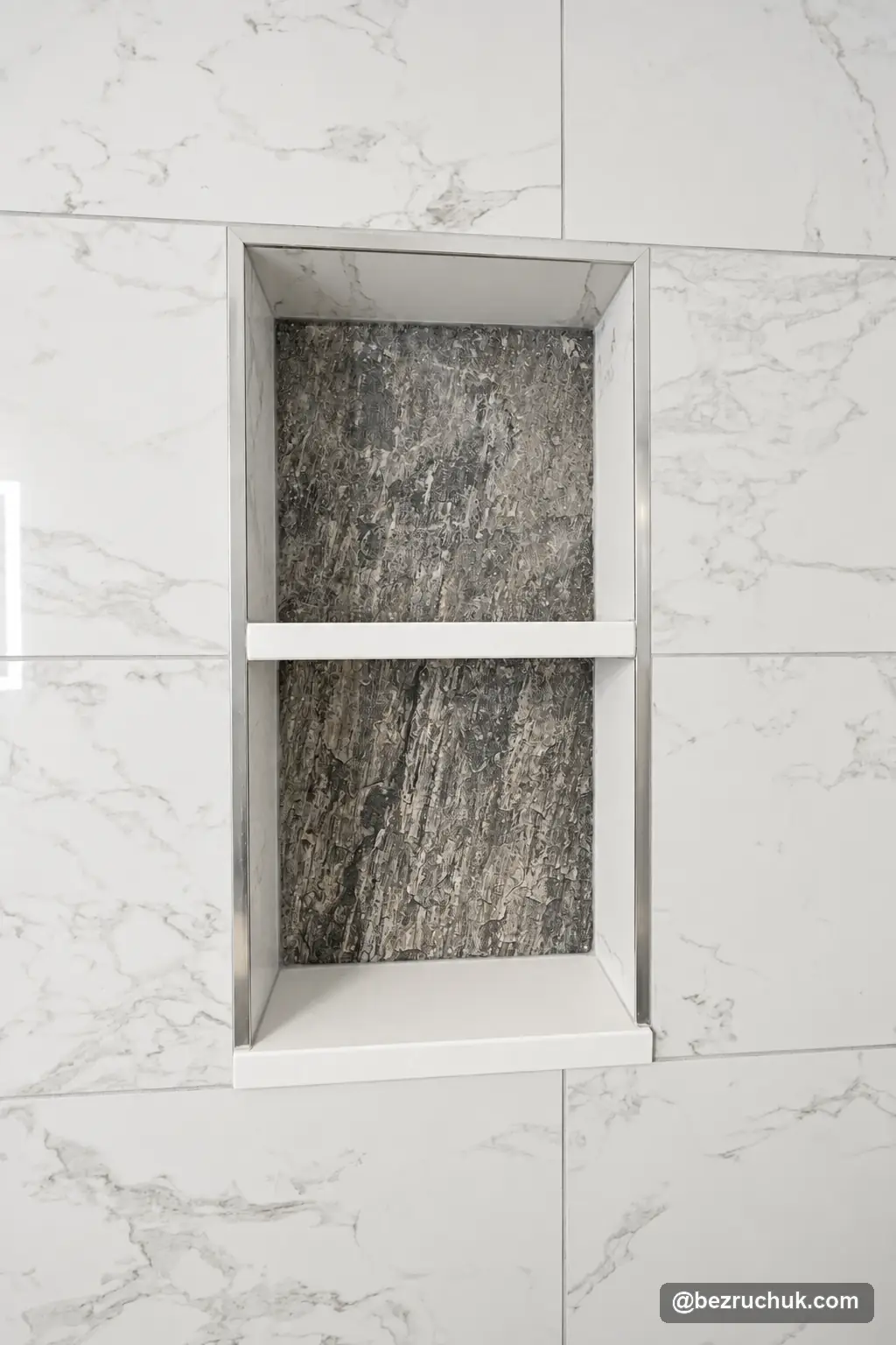 - project image Two-compartment recessed shower niche with a dark contrasting back